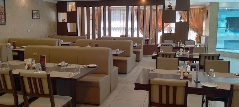 דוחה The Castle Premium Hotel מראה חיצוני תמונה