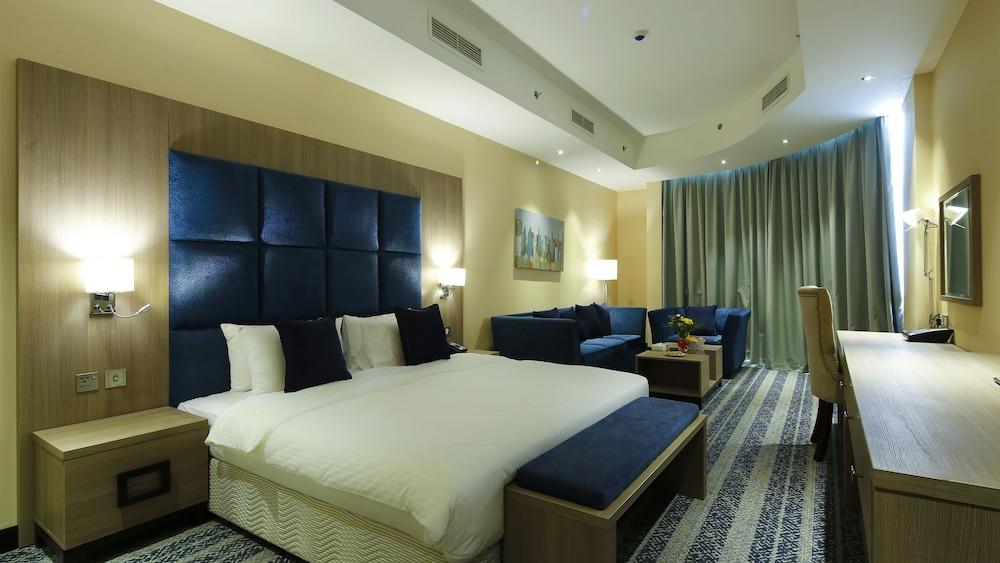 דוחה The Castle Premium Hotel מראה חיצוני תמונה