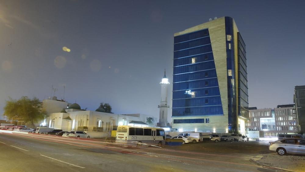 דוחה The Castle Premium Hotel מראה חיצוני תמונה