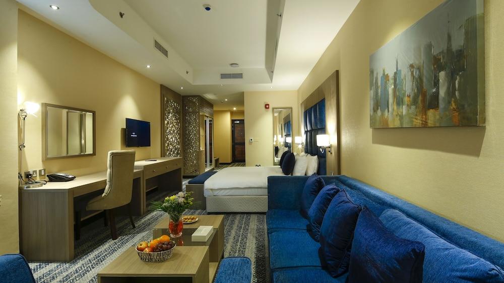 דוחה The Castle Premium Hotel מראה חיצוני תמונה