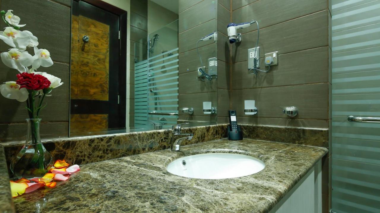 דוחה The Castle Premium Hotel מראה חיצוני תמונה